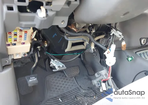 2006 Toyota Sequoia Sr5 V8 from USA, damaged, VIN 5TDZT34A66S282637